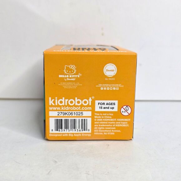 NYCC 2025 Exclusive KidRobot Helo Kitty Mini 3" Vinyl Figure LE500 - IN HAND - Picture 7 of 7
